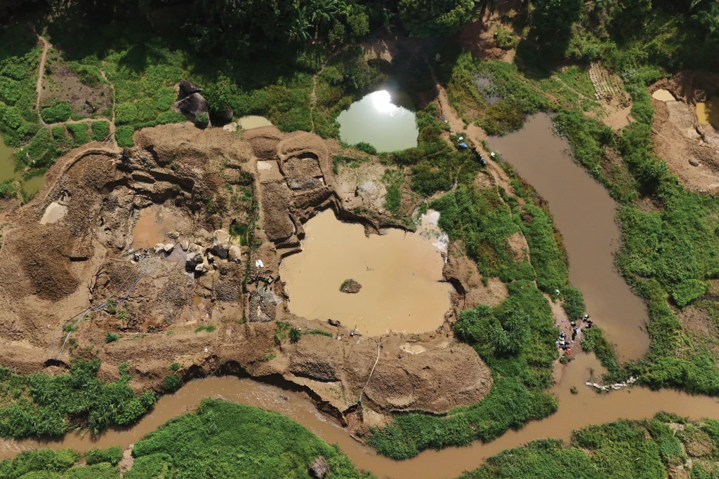 The effects of gold mining on the landscape The effects of gold mining on the landscape